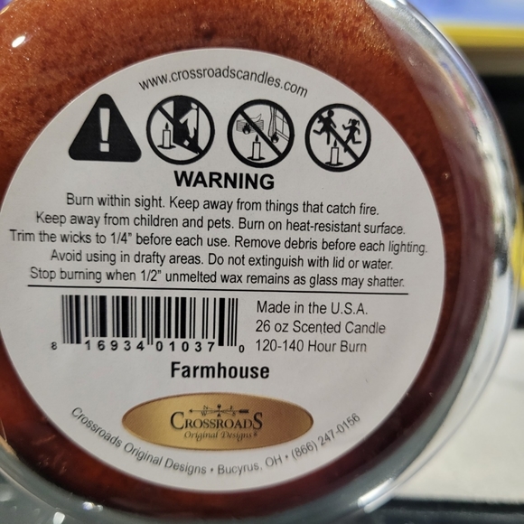 NEW CANDLES CROSSROADS-FARMHOUSE 26 ounce - Picture 2 of 2